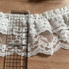画像4: 【日本製】２段フリルが美しいラッセルフリルレース　オフホワイト　幅6.8cm薔薇柄　１m　衣装に (4)