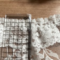 画像5: 【日本製】２段フリルが美しいラッセルフリルレース　オフホワイト　幅6.8cm薔薇柄　１m　衣装に (5)