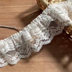 画像2: 【日本製】２段フリルが美しいラッセルフリルレース　オフホワイト　幅6.8cm薔薇柄　１m　衣装に (2)