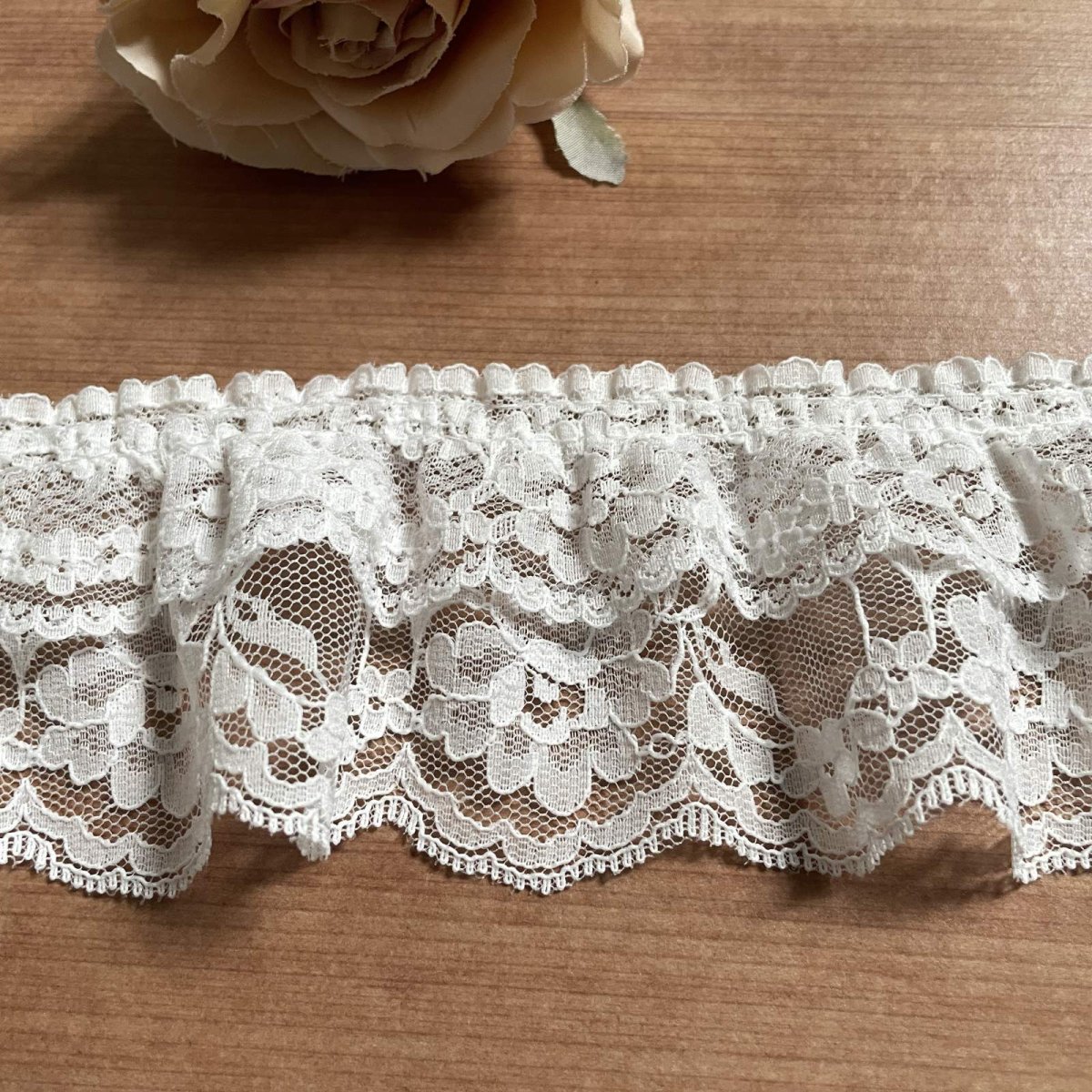 画像3: 【日本製】２段フリルが美しいラッセルフリルレース　オフホワイト　幅6.8cm薔薇柄　１m　衣装に (3)