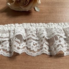 画像3: 【日本製】２段フリルが美しいラッセルフリルレース　オフホワイト　幅6.8cm薔薇柄　１m　衣装に (3)