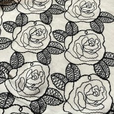 画像2: 【日本製】モダンな大人のバラ刺繍レース　ストールなどいかがでしょうか幅45cm×1.2m (2)