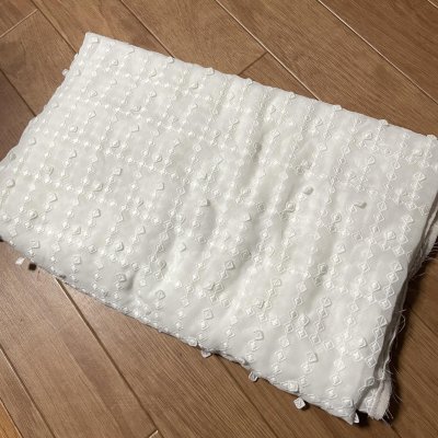 画像3: 【日本製】白い花びらやしずくが舞っているような揺れるモチーフが主役。3Dドロップ・デザインレース幅95cm×3m