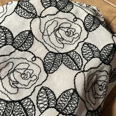 画像2: 【日本製】モダンな大人のバラ刺繍レース　ストールなどいかがでしょうか幅45cm×1.2m