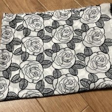 画像1: 【日本製】モダンな大人のバラ刺繍レース　ストールなどいかがでしょうか幅45cm×1.2m (1)