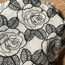 画像4: 【日本製】モダンな大人のバラ刺繍レース　ストールなどいかがでしょうか幅45cm×1.2m (4)