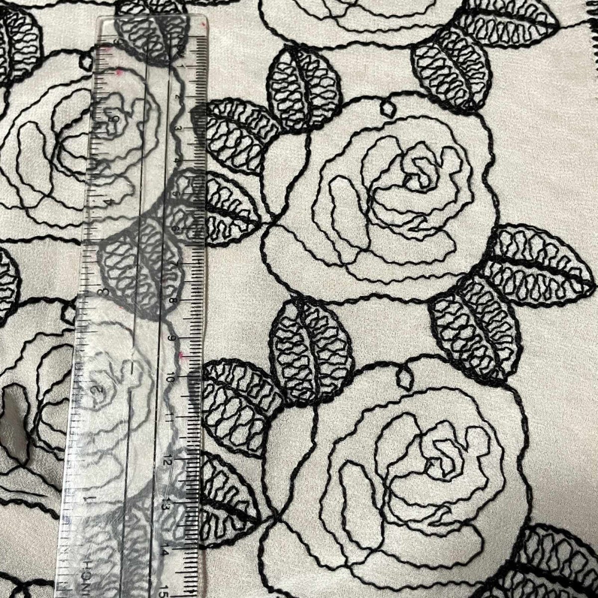 画像3: 【日本製】モダンな大人のバラ刺繍レース　ストールなどいかがでしょうか幅45cm×1.2m (3)