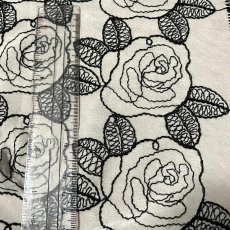 画像3: 【日本製】モダンな大人のバラ刺繍レース　ストールなどいかがでしょうか幅45cm×1.2m (3)