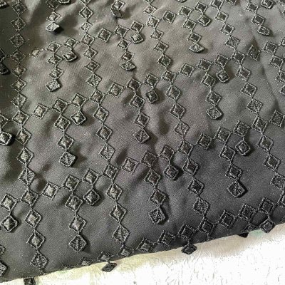 画像2: 【日本製】透け感が生む洗練された黒、漆黒の3Dドロップ・デザインレース幅95cm×2.9m