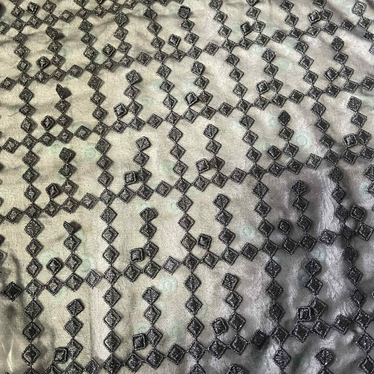 画像5: 【日本製】透け感が生む洗練された黒、漆黒の3Dドロップ・デザインレース幅95cm×2.9m (5)