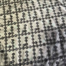 画像5: 【日本製】透け感が生む洗練された黒、漆黒の3Dドロップ・デザインレース幅95cm×2.9m (5)