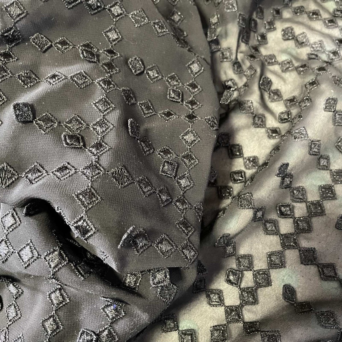 画像6: 【日本製】透け感が生む洗練された黒、漆黒の3Dドロップ・デザインレース幅95cm×2.9m (6)