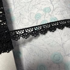 画像1: 【ドール服に】ケミカルレース　繊細なスカラ柄　ブラック　幅1.5cm　1ｍ　日本製 (1)
