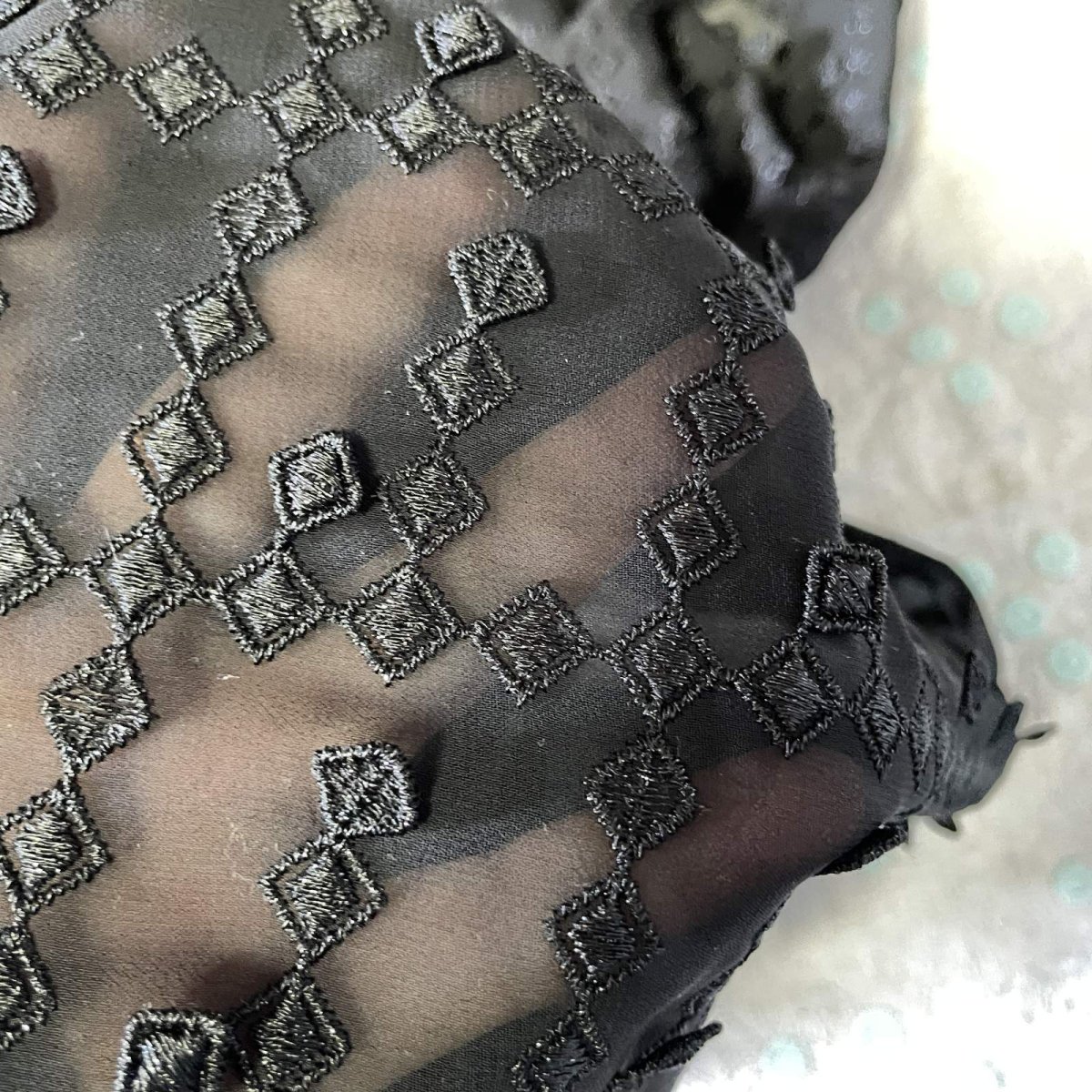 画像7: 【日本製】透け感が生む洗練された黒、漆黒の3Dドロップ・デザインレース幅95cm×2.9m (7)