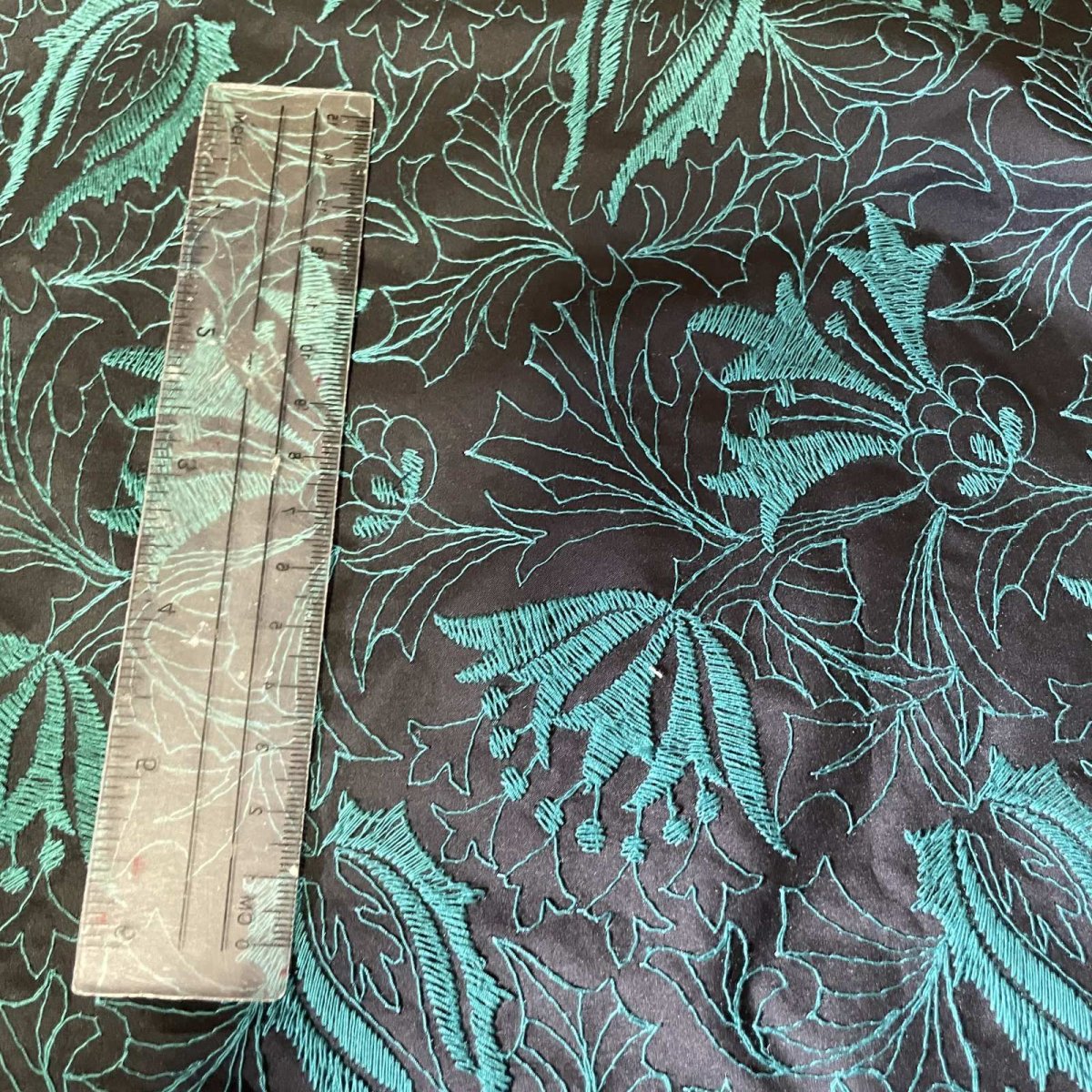 画像3: 【日本製】刺繍レース生地　約60cm×約1.3ｍ　華やかなグリーンの刺繍南国風刺繍生地 (3)