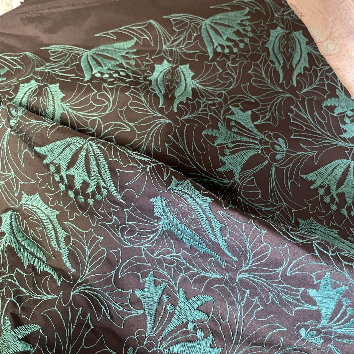 画像5: 【日本製】刺繍レース生地　約60cm×約1.3ｍ　華やかなグリーンの刺繍南国風刺繍生地 (5)