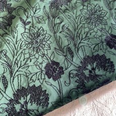 画像2: 【日本製】刺繍レース生地　約60cm×約1.2ｍ　緑の刺繍南国風ボタニカル刺繍生地 (2)