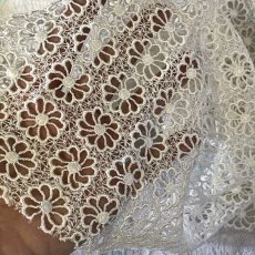 画像4: 刺繍レース生地　約35cm×約80cm　ケミカルレース　可愛い小花柄　オフホワイト (4)