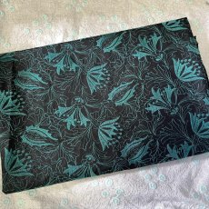 画像1: 【日本製】刺繍レース生地　約60cm×約1.3ｍ　華やかなグリーンの刺繍南国風刺繍生地 (1)