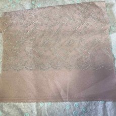 画像1: 刺繍レース生地　約30cm×約60cm　銀糸を使ったペーズリー刺しゅう　上品なピンク (1)
