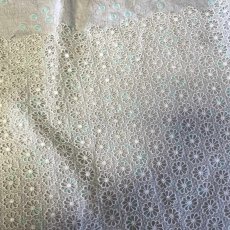 画像1: 刺繍レース生地　約35cm×約80cm　ケミカルレース　可愛い小花柄　オフホワイト (1)