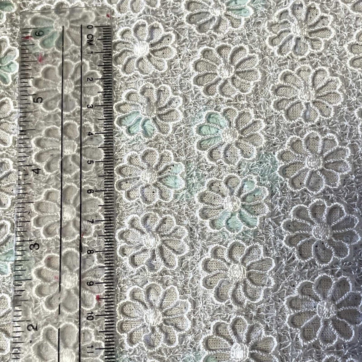 画像3: 刺繍レース生地　約35cm×約80cm　ケミカルレース　可愛い小花柄　オフホワイト (3)