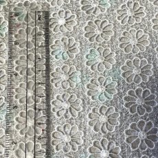 画像3: 刺繍レース生地　約35cm×約80cm　ケミカルレース　可愛い小花柄　オフホワイト (3)