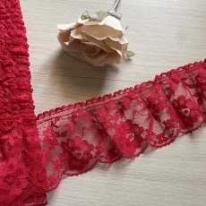 画像1: 【高品質な日本製】ラッセルフリルレース　レッド　幅6.7cm綺麗な薔薇柄　１ｍ (1)