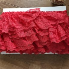 画像5: 【高品質な日本製】ラッセルフリルレース　レッド　幅8.3cm綺麗な薔薇柄　１ｍ (5)