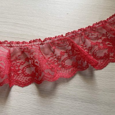 画像2: 【高品質な日本製】ラッセルフリルレース　レッド　幅8.3cm綺麗な薔薇柄　１ｍ