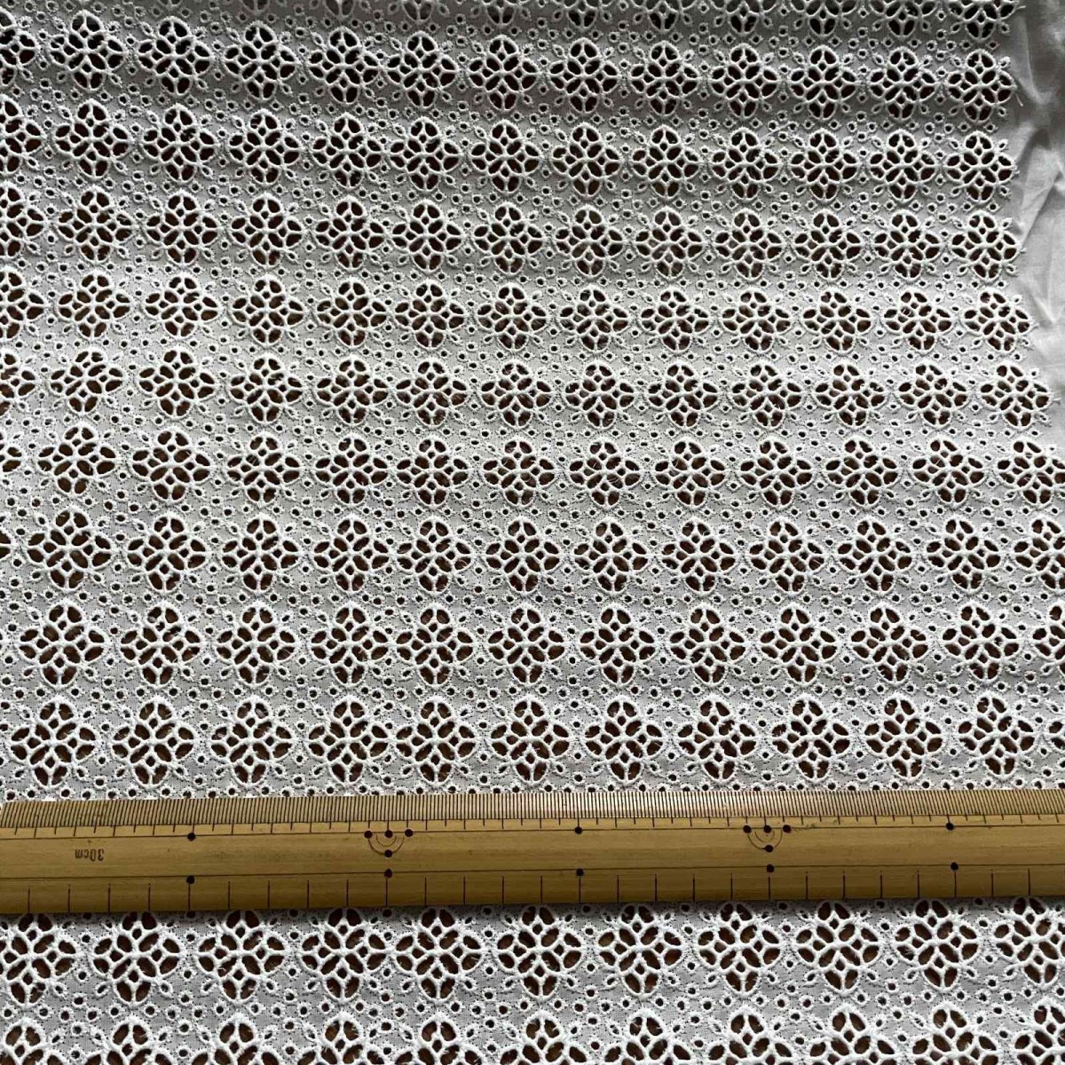 画像5: 【高品質な日本製】約幅110ｃｍ！広幅綿レース　車輪柄オフホワイト　1.7m (5)