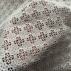 画像6: 【高品質な日本製】約幅110ｃｍ！広幅綿レース　車輪柄オフホワイト　1.7m (6)