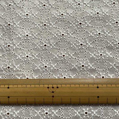 画像1: 【高品質な日本製】約幅110ｃｍ！広幅綿レース　小花柄オフホワイト　3.5m