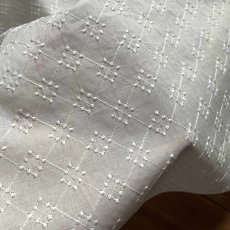 画像6: 【高品質な日本製】約幅110ｃｍ！広幅綿レース　ひし形ドット柄オフホワイト　5m (6)