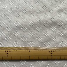画像4: 【高品質な日本製】約幅110ｃｍ！広幅綿レース　ひし形ドット柄オフホワイト　5m (4)