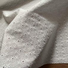 画像8: 【高品質な日本製】約幅110ｃｍ！広幅綿レース　小花柄オフホワイト　3.5m (8)