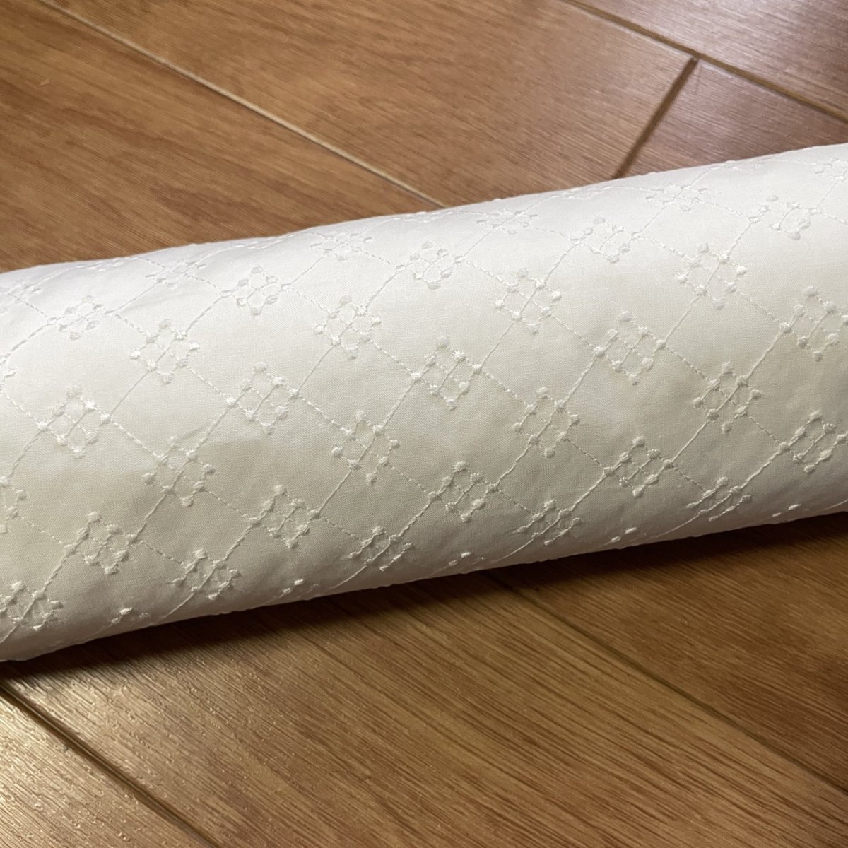 画像1: 【高品質な日本製】約幅110ｃｍ！広幅綿レース　ひし形ドット柄オフホワイト　5m (1)