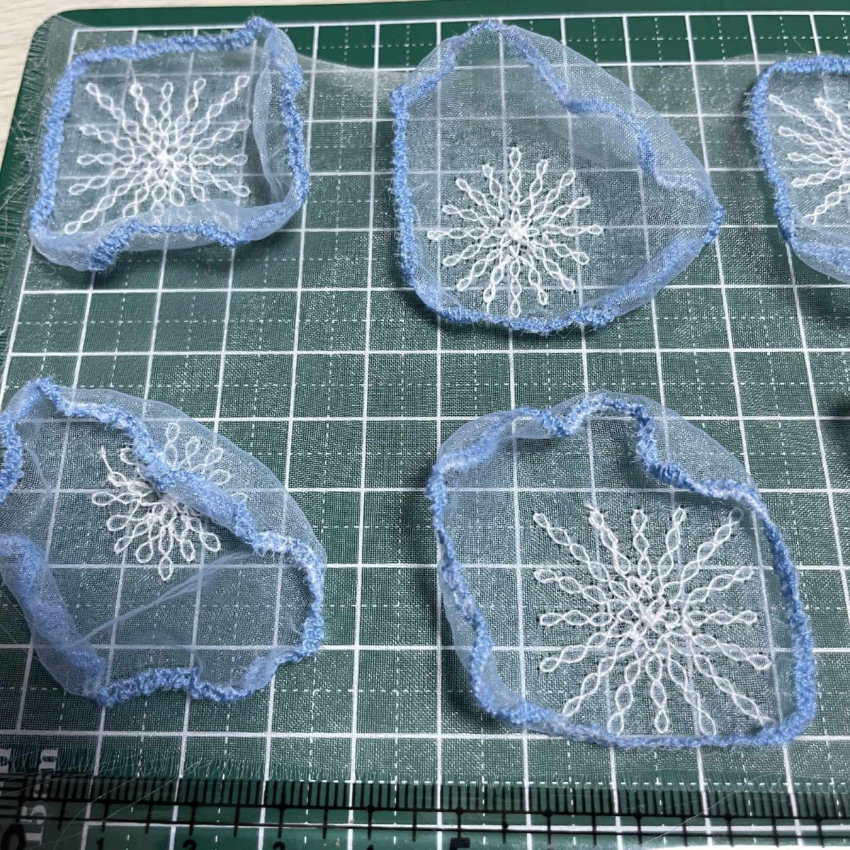 画像4: ８枚セット！幅4ｃｍふわふわお花のモチーフ　ブルー (4)