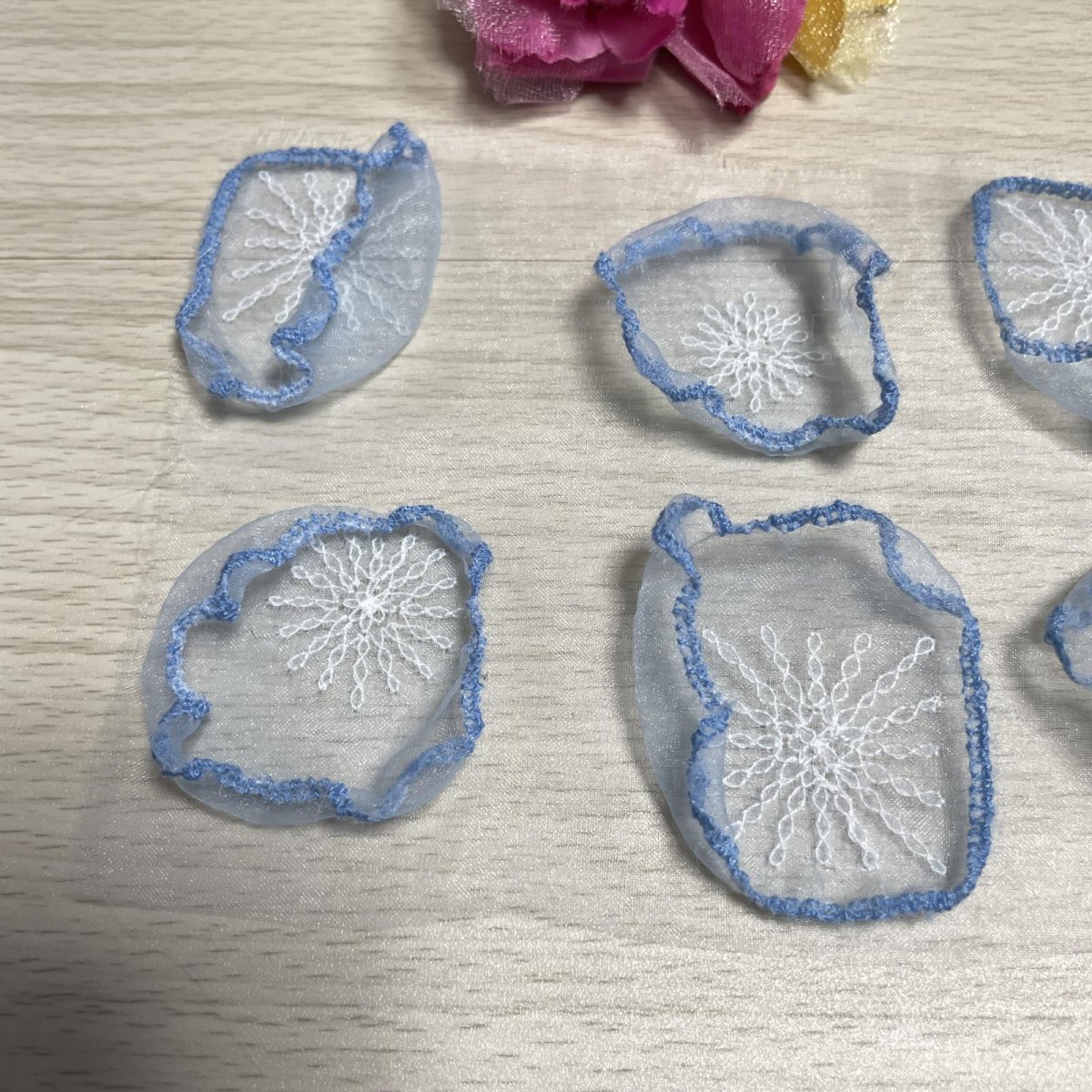 画像3: ８枚セット！幅4ｃｍふわふわお花のモチーフ　ブルー (3)