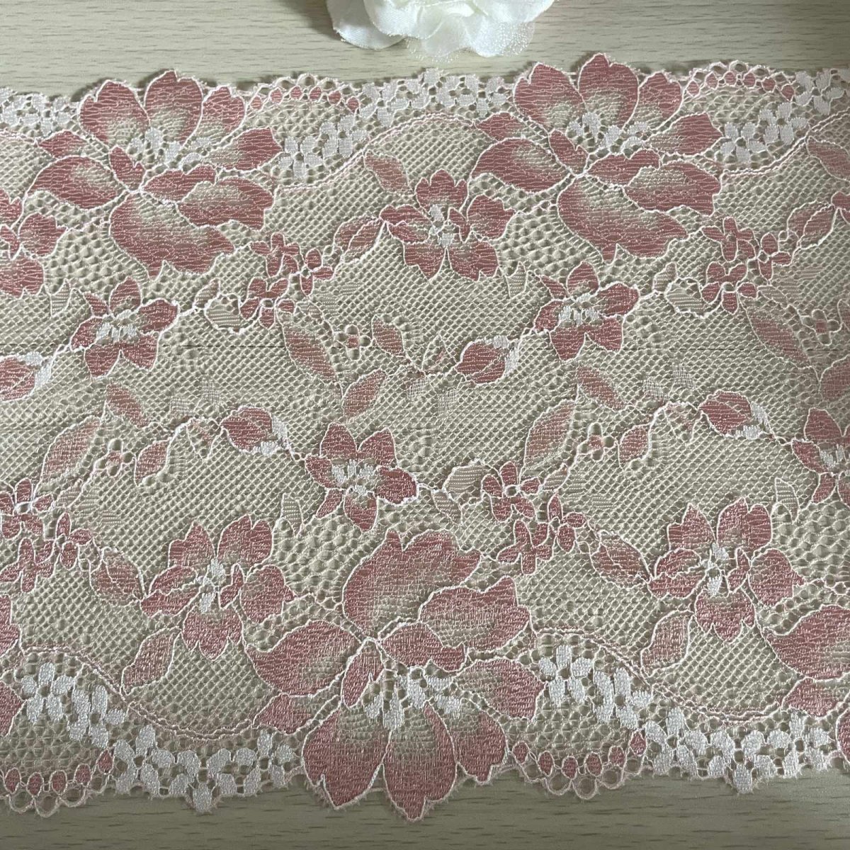 画像3: 【日本製】ラッセルストレッチレース　コーラルピンク　幅17.2cm　薔薇柄　3ｍ巻 (3)