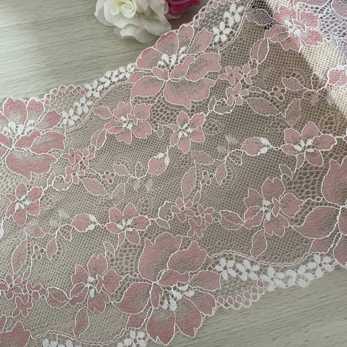 画像2: 【日本製】ラッセルストレッチレース　コーラルピンク　幅17.2cm　薔薇柄　3ｍ巻 (2)