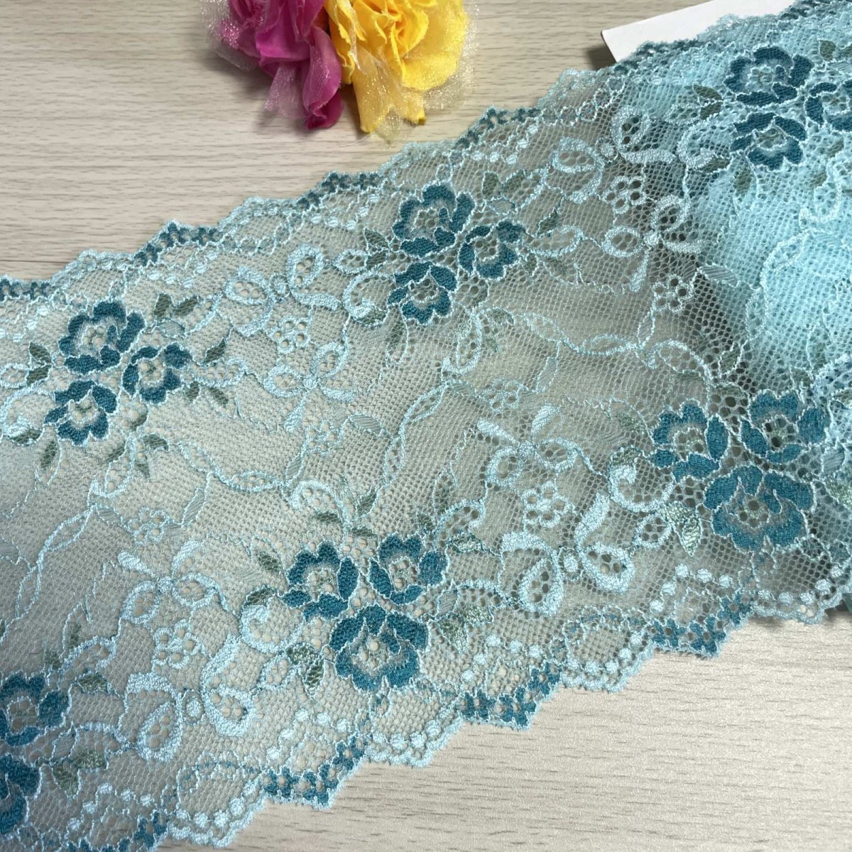 画像2: 【日本製】ラッセルストレッチレース　ペパーミントグリーン　幅17.2cm　薔薇柄　3ｍ巻 (2)