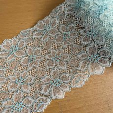 画像2: 【日本製】ラッセルストレッチレース　クリームグリーン幅16cm　綺麗な花柄　5m (2)