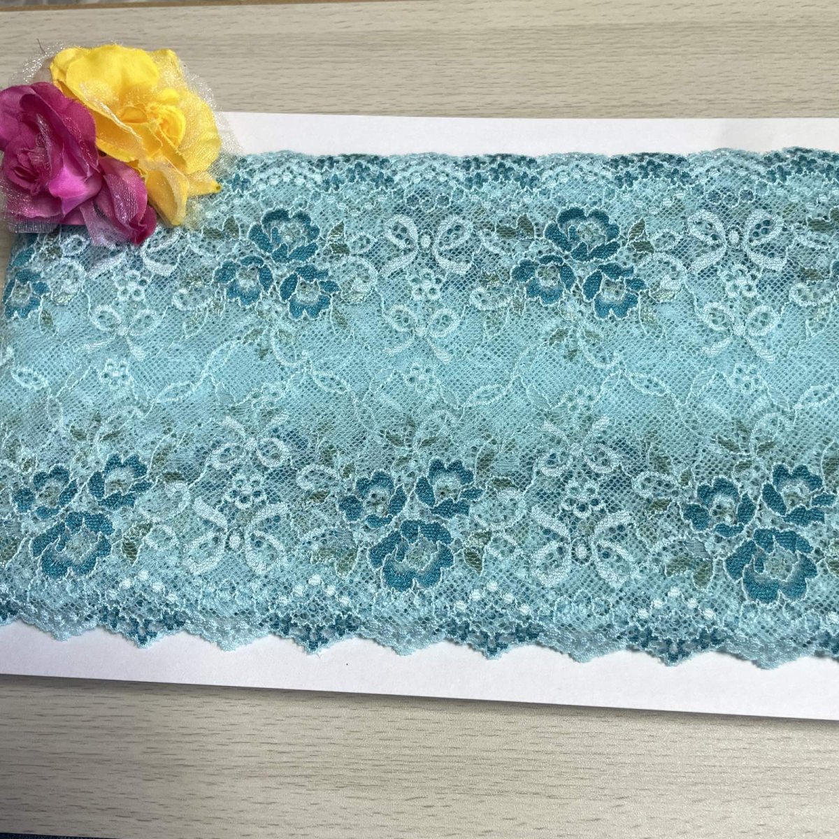 画像1: 【日本製】ラッセルストレッチレース　ペパーミントグリーン　幅17.2cm　薔薇柄　3ｍ巻 (1)