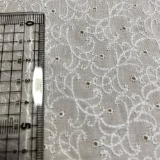 画像4: 【高品質な日本製】約幅110ｃｍ！広幅綿レース　アラベスク柄オフホワイト　5m (4)