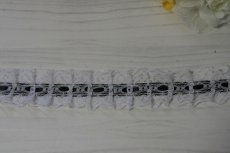 画像3: 日本製両山フリルラッセルレース　ブラック　幅2.6ｃｍリボン通し風フリル加工　3ｍ (3)