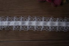 画像4: 日本製両山フリルラッセルレース　ホワイト　幅2.6ｃｍリボン通し風フリル加工　3ｍ (4)