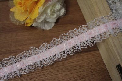 画像1: 日本製両山フリルラッセルレース 薄ピンク 幅2.6cmリボン通し風フリル加工 3m