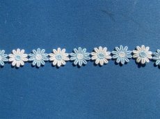 画像3: 【在庫のみ】1ｍ！幅1.9cmロマンティックな花柄ケミカルレース　ブルーとオフホワイト　日本製 (3)