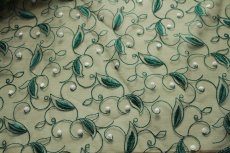 画像2: 【日本製】刺繍レース生地　約70cm×約1.2m　グリーンのチュールネットに鈴蘭の刺繍 (2)